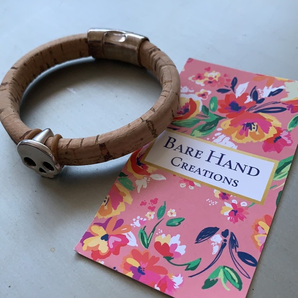 Natural cork bracelet with sterling silver skull charm - Picture 4 of 5